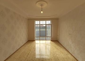 Qaradag rayon Qobu qes kruqa yaxin yolun qiraginda ev