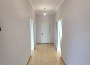 Qaradag rayon Qobu qes kruqa yaxin yolun qiraginda ev