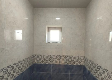 Qaradag rayon Qobu qes kruqa yaxin yolun qiraginda ev