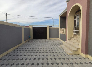 Qaradag rayon Qobu qes kruqa yaxin yolun qiraginda ev