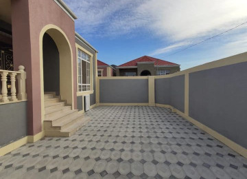 Qaradag rayon Qobu qes kruqa yaxin yolun qiraginda ev