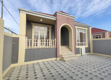 Qaradag rayon Qobu qes kruqa yaxin yolun qiraginda ev