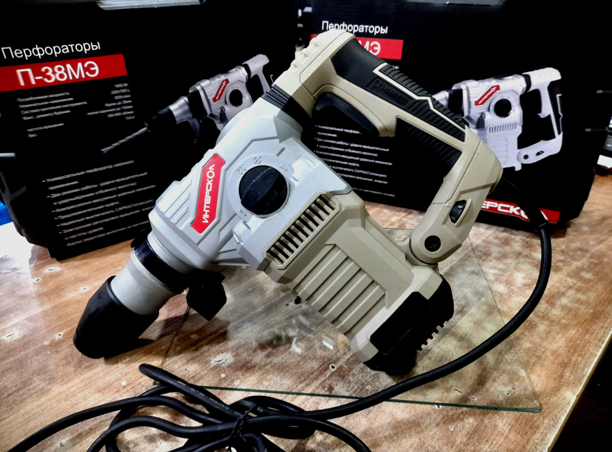 Perforator İnterskol İnterskol firmasının perforatorudur. Zərbəsi 6 kq-dır. 1