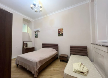 Nizami kucesi, Grand Marketin yaxinliqinda yerlesen yasayis