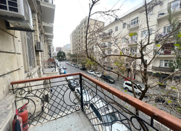 Nizami kucesi, Grand Marketin yaxinliqinda yerlesen yasayis