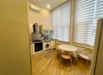 Nizami kucesi, Grand Marketin yaxinliqinda yerlesen yasayis