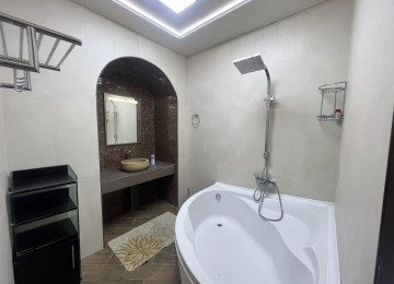 Nizami kucesi, Grand Marketin yaxinliqinda yerlesen yasayis