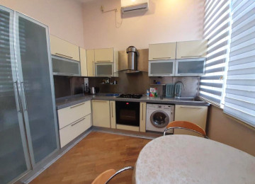 Nizami kucesi, Grand Marketin yaxinliqinda yerlesen yasayis