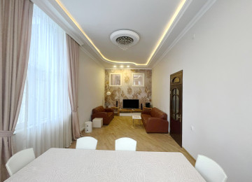 Nizami kucesi, Grand Marketin yaxinliqinda yerlesen yasayis