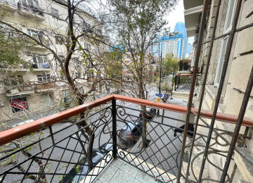 Nizami kucesi, Grand Marketin yaxinliqinda yerlesen yasayis