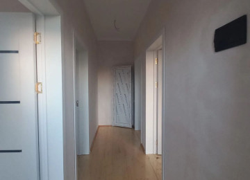 Qaradag rayon Qobu qes kruqa yaxin yolun qiraginda ev