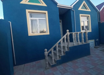 Qaradag rayon Qobu qes kruqa yaxin yolun qiraginda ev