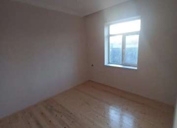 Qaradag rayon Qobu qes kruqa yaxin yolun qiraginda ev