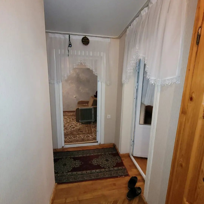 Gəncə şəhəri Gəncə şəh.Gülüsdan qəs.14 nömrəli məktəb yaxınlıqında.(