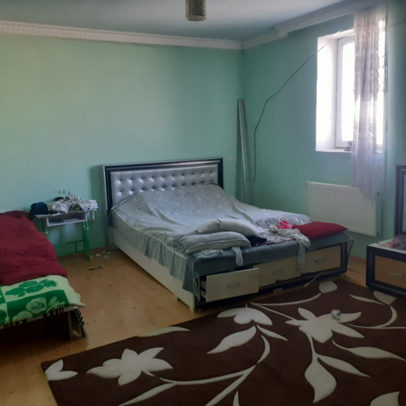 4 otagli heyet evi masdagada kirov dairesine cox yaxin mesafede 1.5 sotda orta