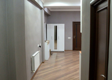 Yeni Yasamalın mərkəzində, bazarstore mağazasının üstündəki