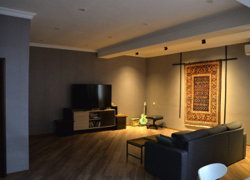 Yeni Yasamalın mərkəzində, bazarstore mağazasının üstündəki