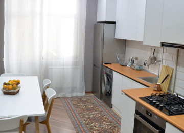 Yeni Yasamalın mərkəzində, bazarstore mağazasının üstündəki