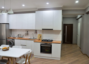 Yeni Yasamalın mərkəzində, bazarstore mağazasının üstündəki