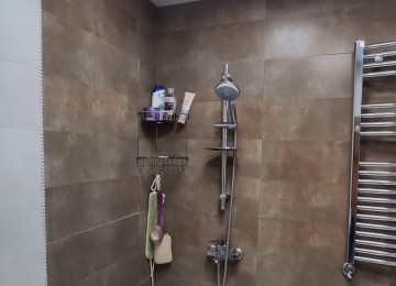 Yeni Yasamalın mərkəzində, bazarstore mağazasının üstündəki