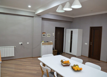 Yeni Yasamalın mərkəzində, bazarstore mağazasının üstündəki