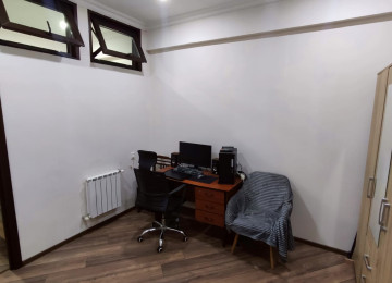 Yeni Yasamalın mərkəzində, bazarstore mağazasının üstündəki