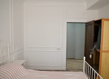 Yeni Yasamalın mərkəzində, bazarstore mağazasının üstündəki