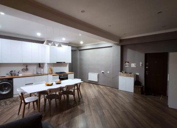 Yeni Yasamalın mərkəzində, bazarstore mağazasının üstündəki