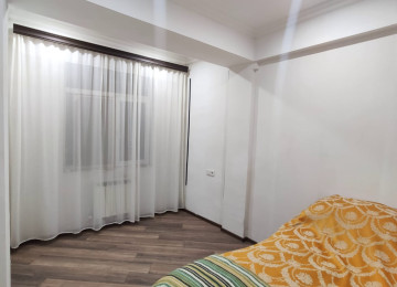 Yeni Yasamalın mərkəzində, bazarstore mağazasının üstündəki