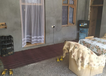 Gəncə şəh.Gülüsdan qəs.14 nömrəli məktəb yaxınlıqında.(