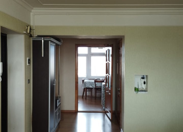 Razin, Bakıxanovda 4 otaqlı mənzil Lahiyə: - kiyev Mərtəbə: