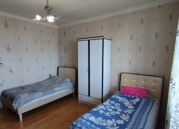 Razin, Bakıxanovda 4 otaqlı mənzil Lahiyə: - kiyev Mərtəbə: