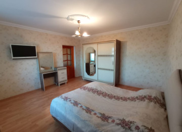 Razin, Bakıxanovda 4 otaqlı mənzil Lahiyə: - kiyev Mərtəbə: