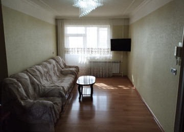 Razin, Bakıxanovda 4 otaqlı mənzil Lahiyə: - kiyev Mərtəbə: