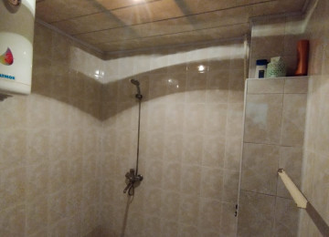 Razin, Bakıxanovda 4 otaqlı mənzil Lahiyə: - kiyev Mərtəbə: