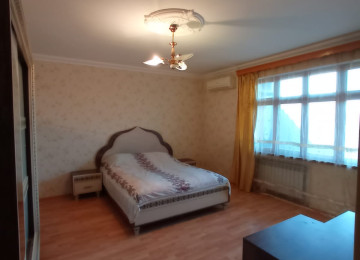 Razin, Bakıxanovda 4 otaqlı mənzil Lahiyə: - kiyev Mərtəbə: