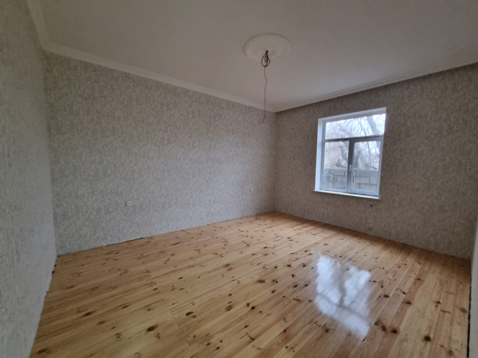 Zabrat qesebesi məktəbə ,marşruta yaxin 4 sotda 150