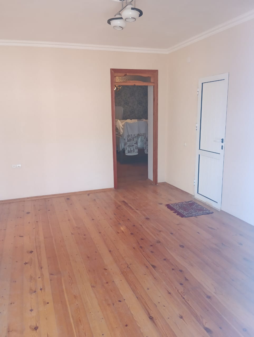 Məhəmmədli qəsəbəsi 4 sotda 240 kvm.7 otaqli,tam temirli ev