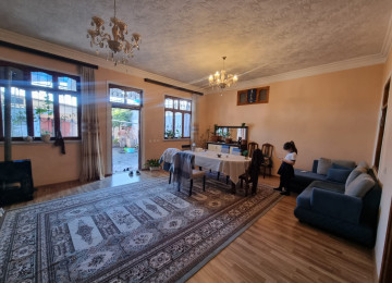 Zabrat qesebesinde tam maqistral yolun üstünde,bütün şəhər