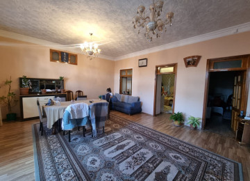 Zabrat qesebesinde tam maqistral yolun üstünde,bütün şəhər