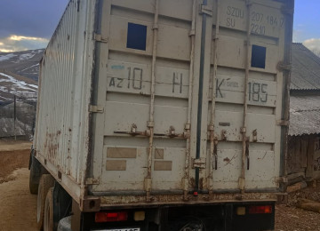 Kontenyer 6.65 sm eni 2.40 hündürlük 2.40 sm. Qiyməti 3000