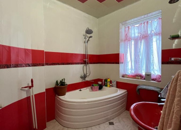 Ramani Sovxozla Gulculuyun kesişmesinde 10 sotda,300kvm.10