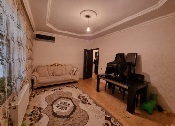 Məhəmmədli qəsəbəsi 2,5 sotda 110 kvm.3 otaqli,kursulu,tam