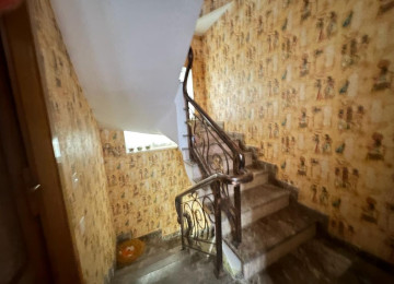 Ramani Sovxozla Gulculuyun kesişmesinde 10 sotda,300kvm.10