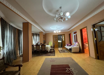 Ramani Sovxozla Gulculuyun kesişmesinde 10 sotda,300kvm.10