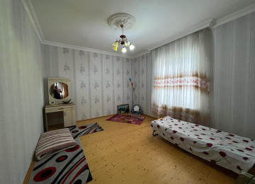 Ramani Sovxozla Gulculuyun kesişmesinde 10 sotda,300kvm.10