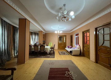 Ramani Sovxozla Gulculuyun kesişmesinde 10 sotda,300kvm.10