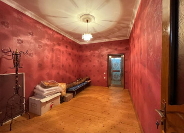 Ramani Sovxozla Gulculuyun kesişmesinde 10 sotda,300kvm.10