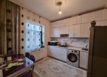 Məhəmmədli qəsəbəsi 2,5 sotda 110 kvm.3 otaqli,kursulu,tam