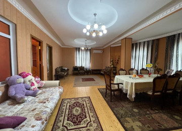 Ramani Sovxozla Gulculuyun kesişmesinde 10 sotda,300kvm.10